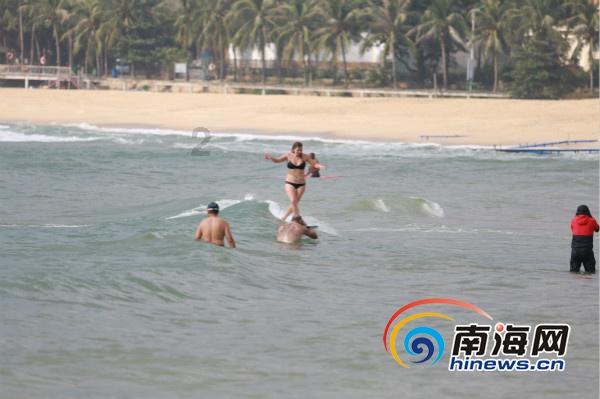 救援可爱小松鼠